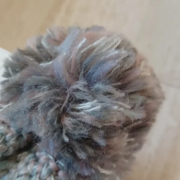 NWT Steve Madden Pastel Pom Pom Beanie - Picture 5 of 6